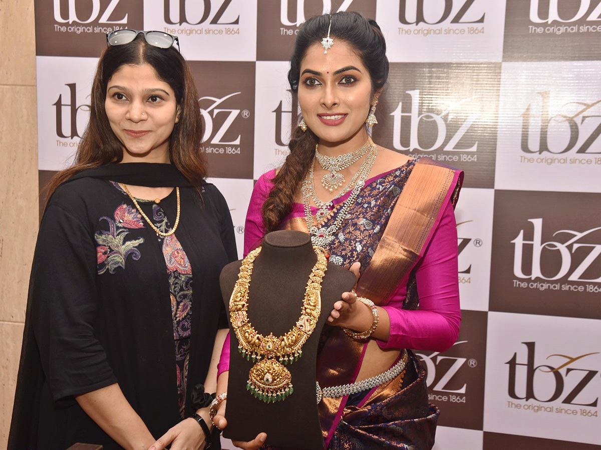 Divi Vadthya Launches Jewellery Store in Panjagutta Photo Gallery - Sakshi2