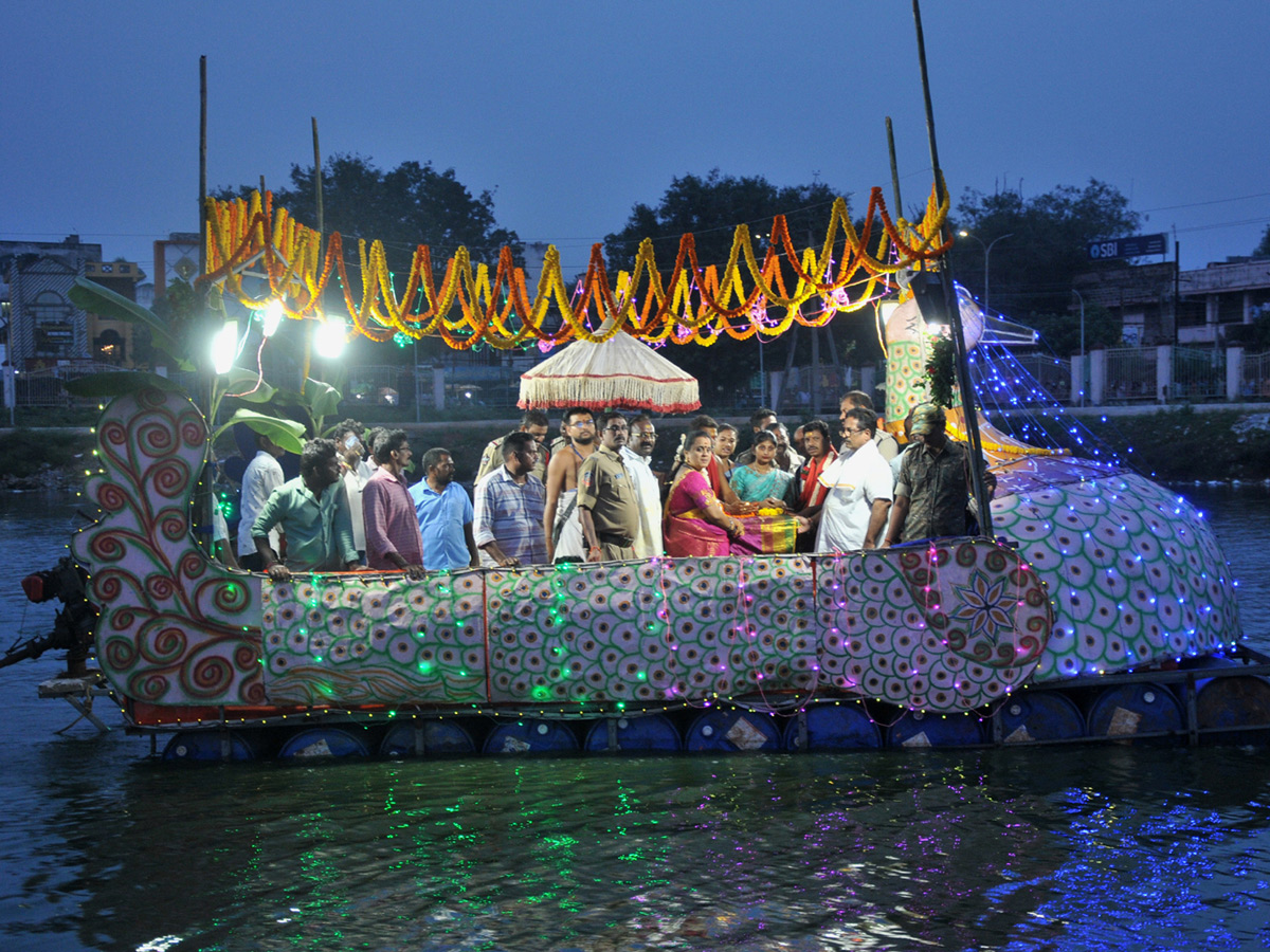 Sri Paidithalli Ammavari Teppotsavam Held at Vizianagaram Photo gallery - Sakshi5