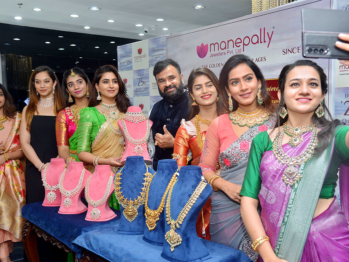 Models at Jewelry Shop in Hyderabad - Sakshi2