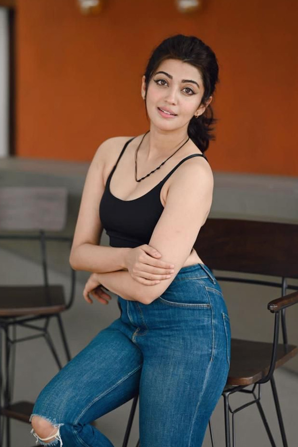 Heroine Pranitha Subhash Stunning Photos  - Sakshi5