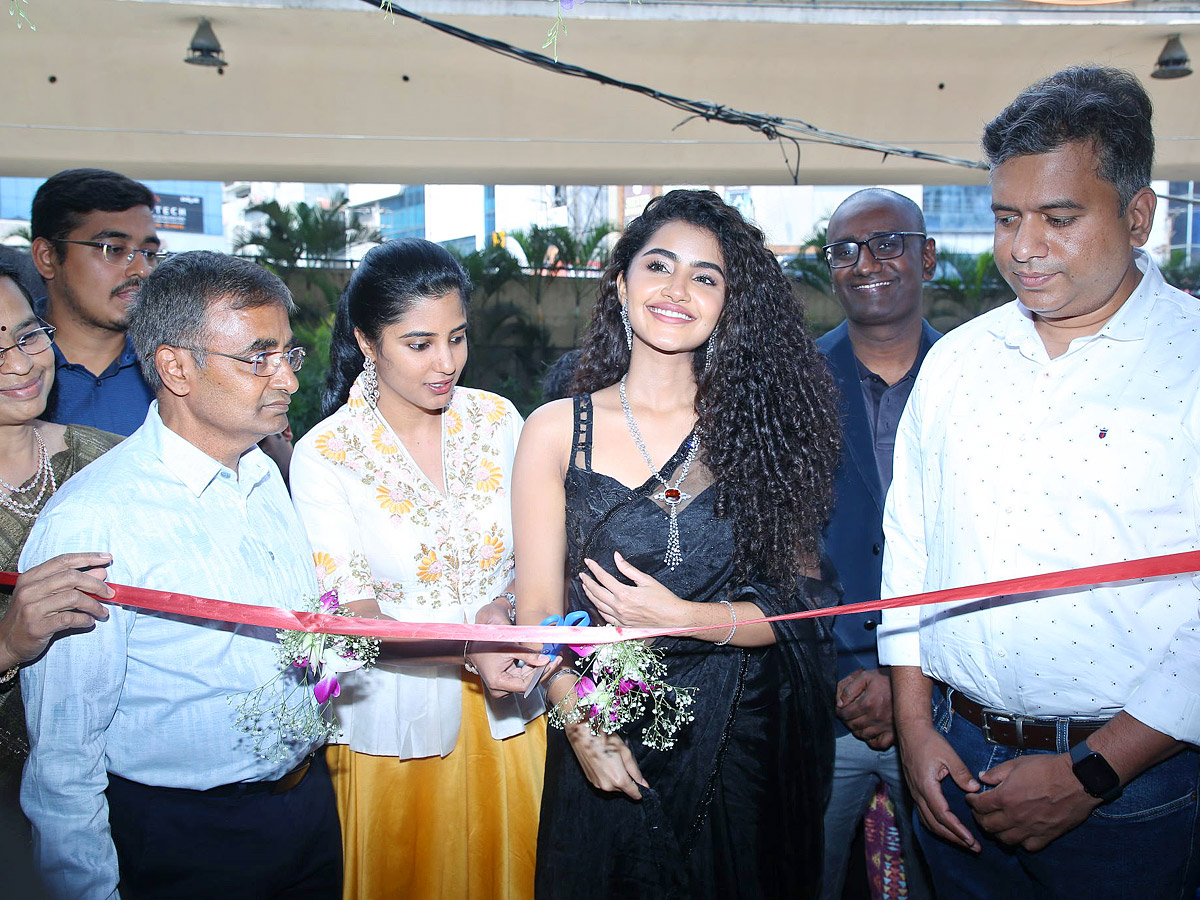 Anupama Parmeswaran Launches Wonder Dimond Store in Panjagutta Photo Gallery - Sakshi10