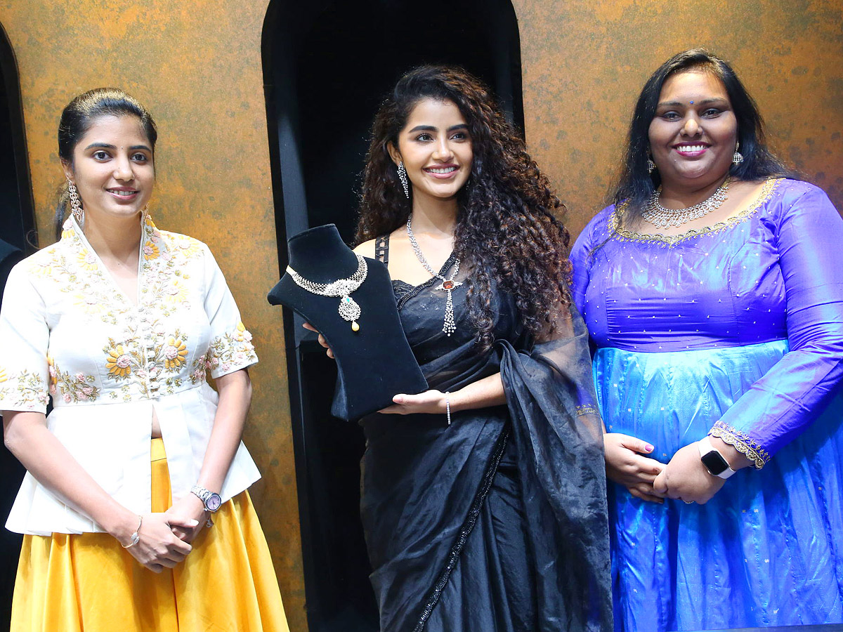 Anupama Parmeswaran Launches Wonder Dimond Store in Panjagutta Photo Gallery - Sakshi4