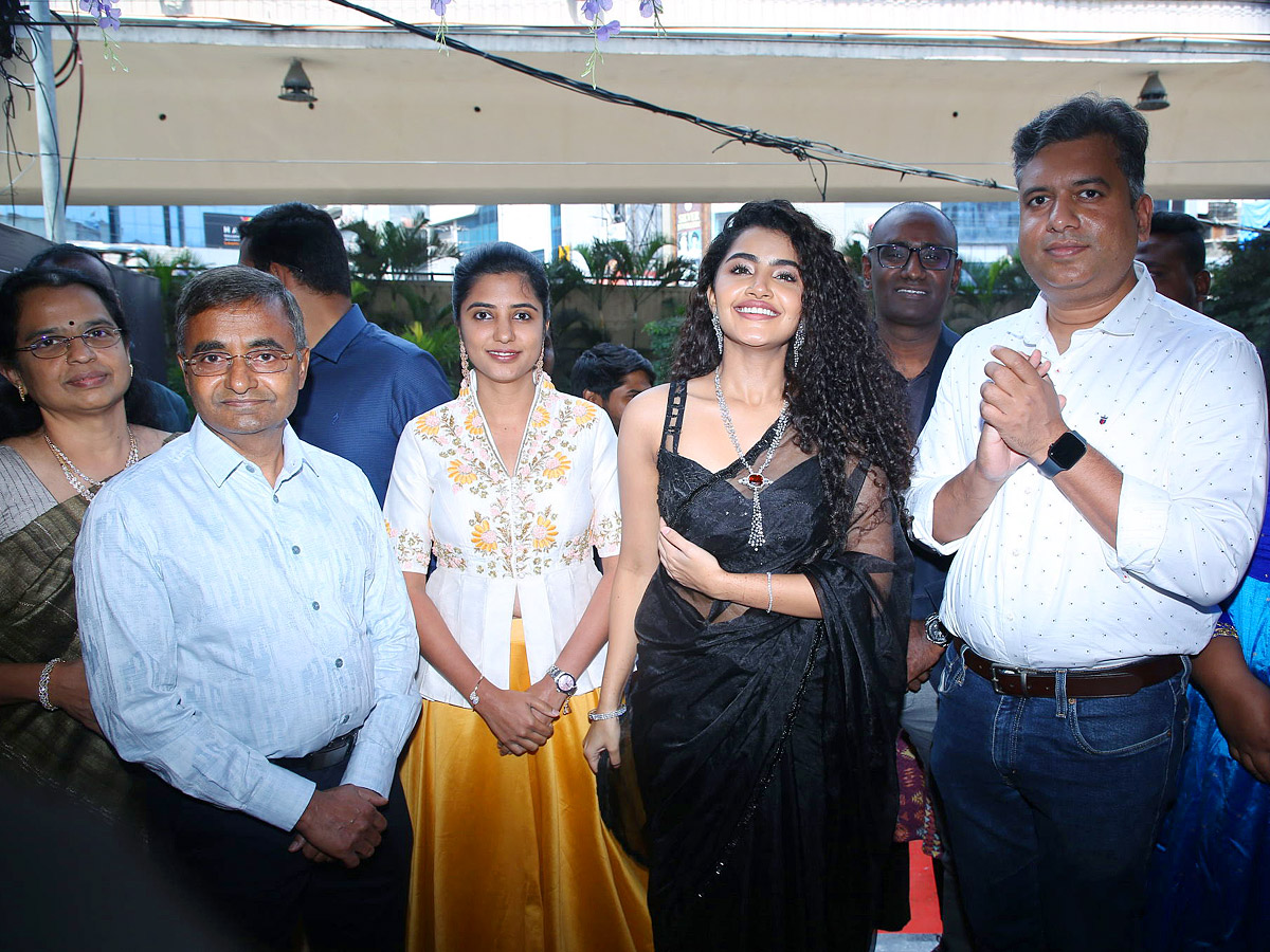 Anupama Parmeswaran Launches Wonder Dimond Store in Panjagutta Photo Gallery - Sakshi8