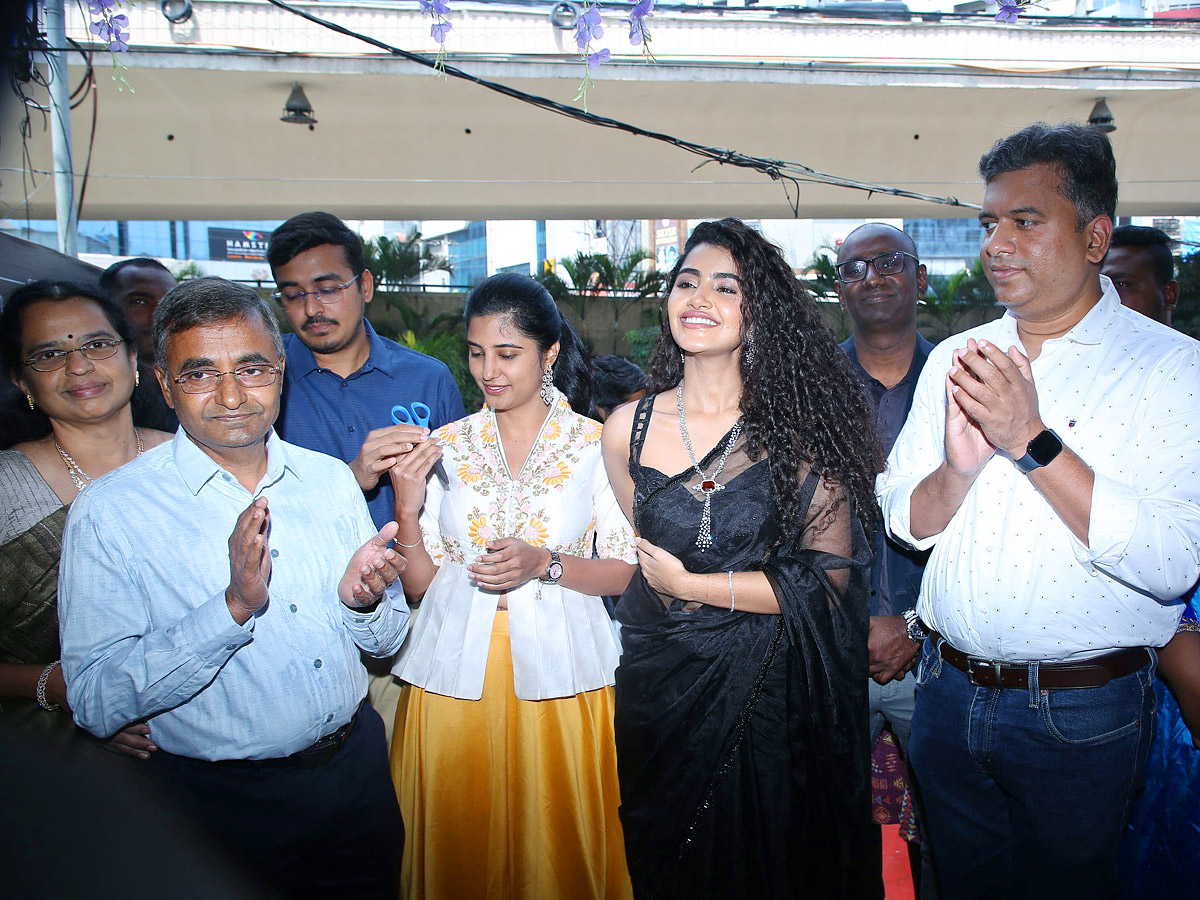 Anupama Parmeswaran Launches Wonder Dimond Store in Panjagutta Photo Gallery - Sakshi9