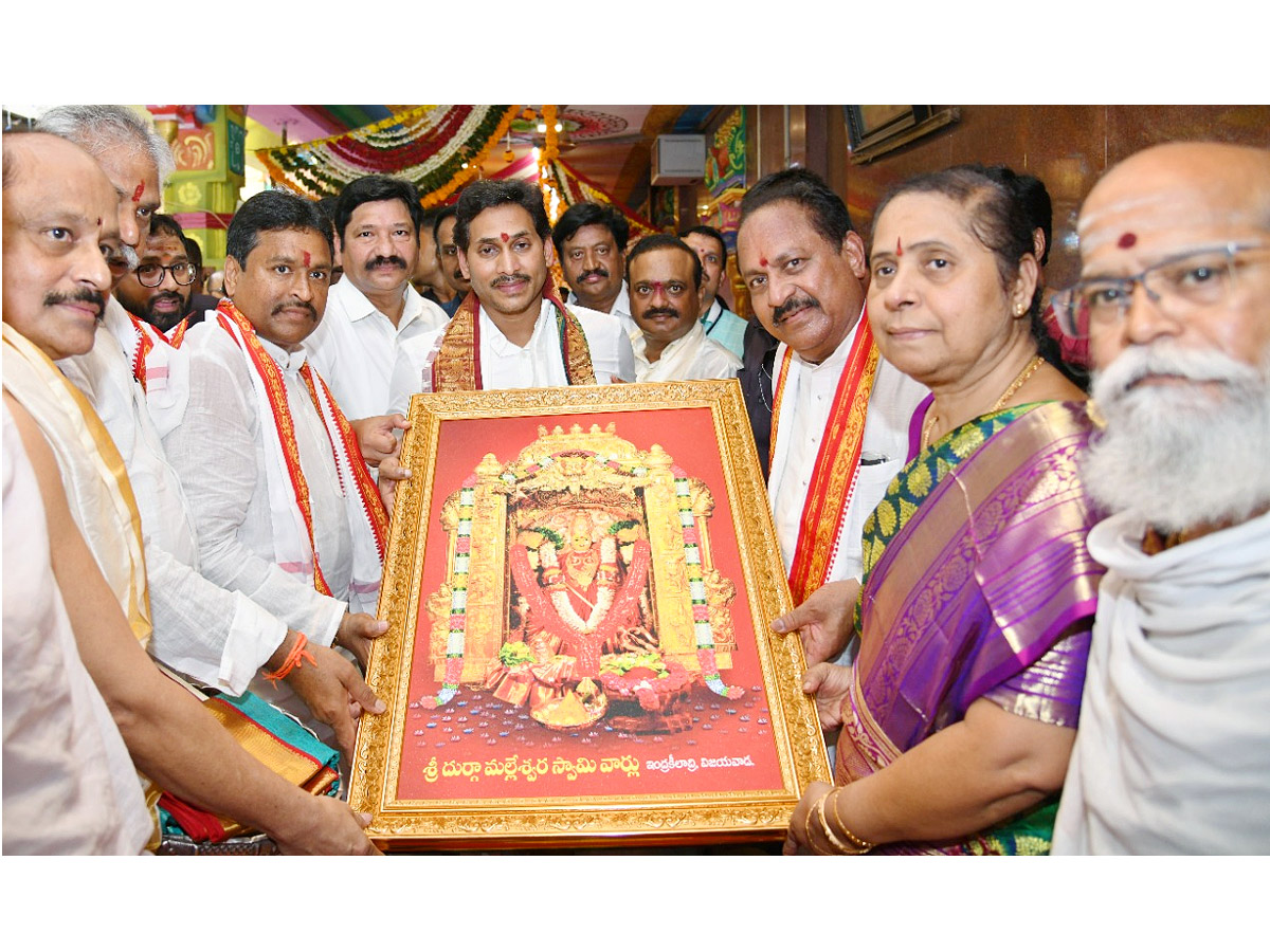 CM YS Jagan Visits Indrakeeladri Kanaka Durga Temple Photo Gallery - Sakshi2