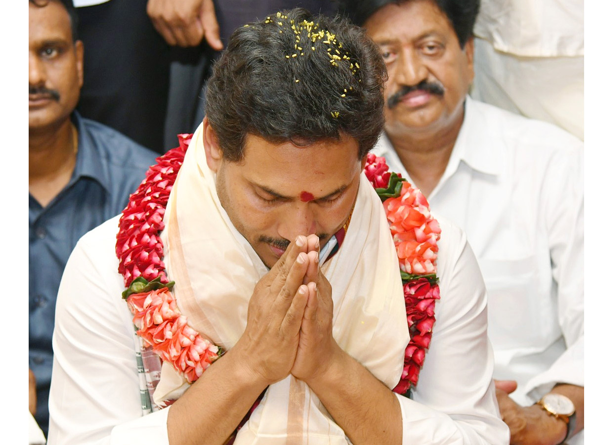 CM YS Jagan Visits Indrakeeladri Kanaka Durga Temple Photo Gallery - Sakshi12