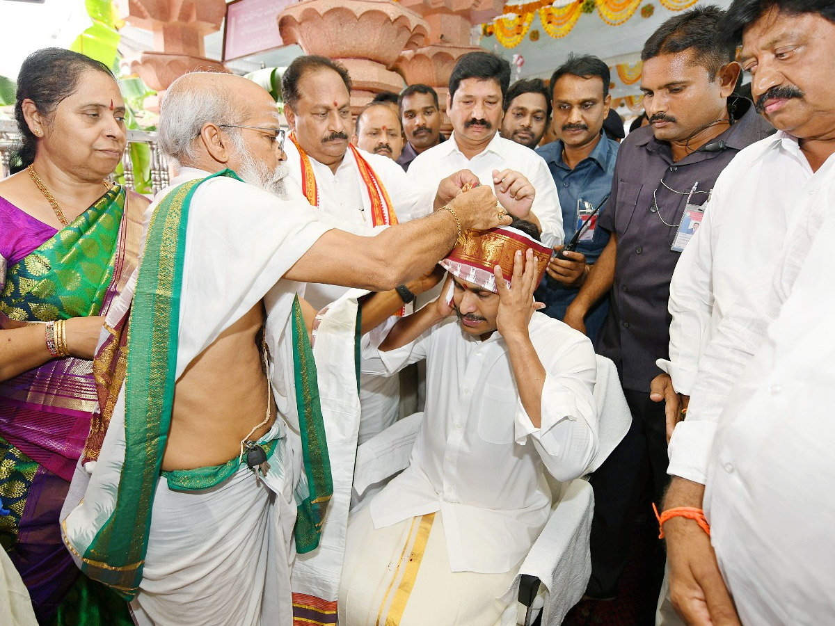 CM YS Jagan Visits Indrakeeladri Kanaka Durga Temple Photo Gallery - Sakshi4