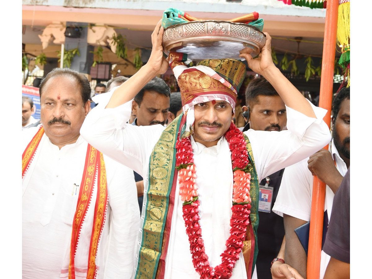 CM YS Jagan Visits Indrakeeladri Kanaka Durga Temple Photo Gallery - Sakshi7