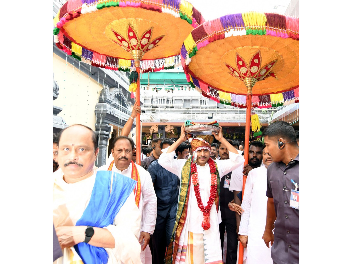 CM YS Jagan Visits Indrakeeladri Kanaka Durga Temple Photo Gallery - Sakshi8