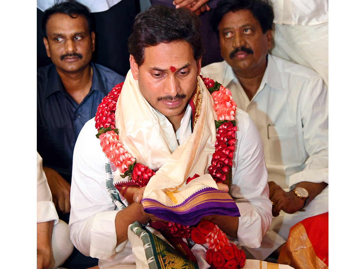 CM YS Jagan Visits Indrakeeladri Kanaka Durga Temple Photo Gallery - Sakshi9