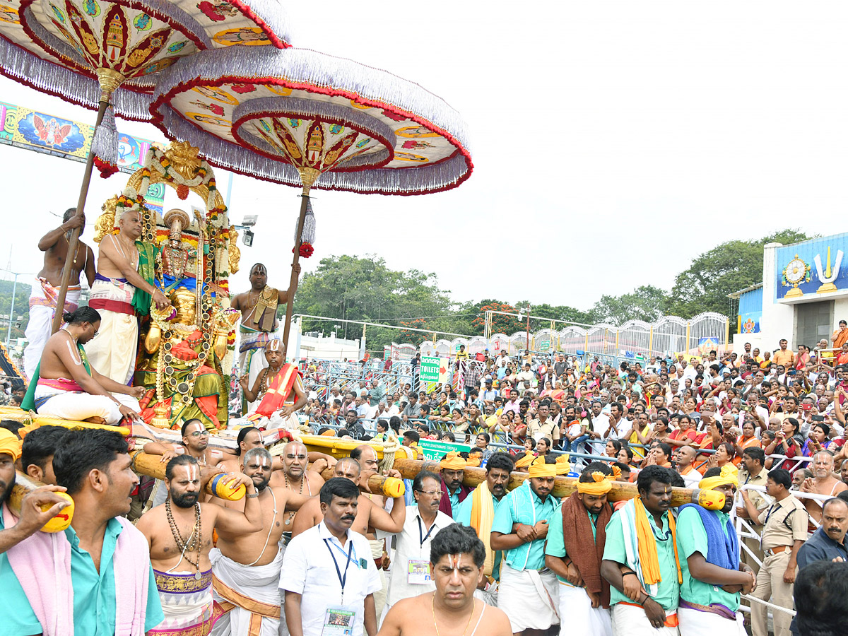 Tirumala Srivari Brahmotsavam 2022 Hanumantha Vahana Seva Photo Gallery - Sakshi2