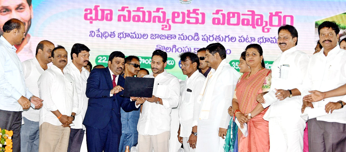 AP CM YS Jagan Mohan Reddy Public Meeting At Avanigadda - Sakshi2