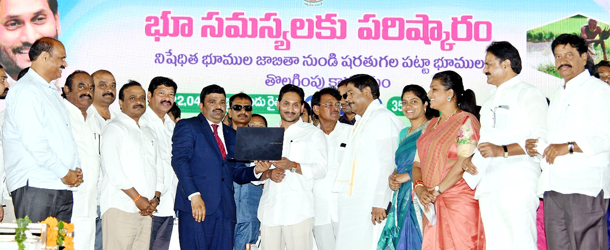 AP CM YS Jagan Mohan Reddy Public Meeting At Avanigadda - Sakshi3