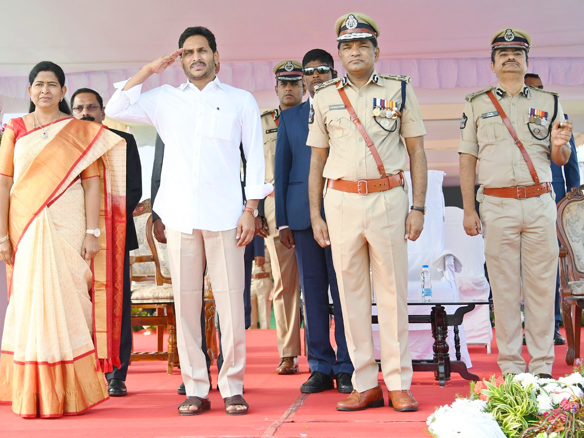 AP CM YS Jagan In Police Martyrs Commemoration Day - Sakshi1