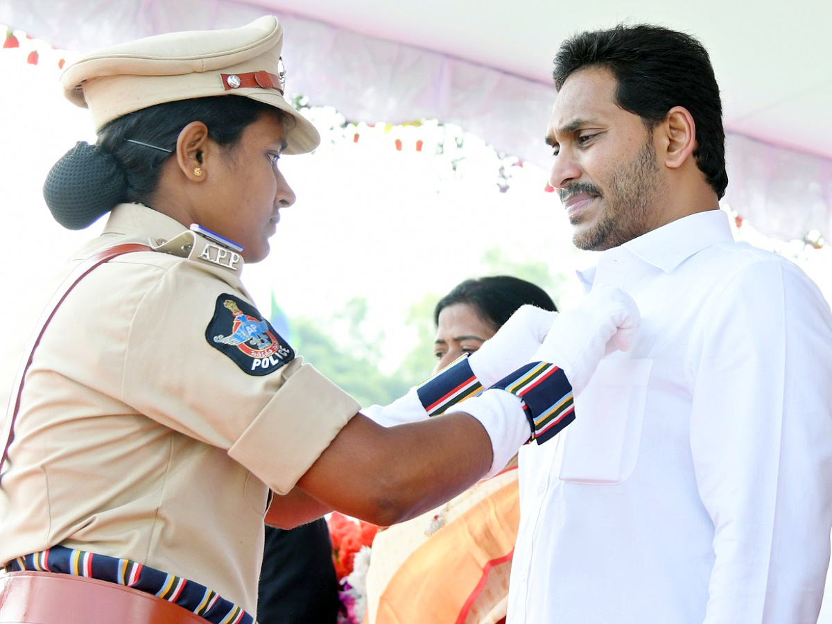 AP CM YS Jagan In Police Martyrs Commemoration Day - Sakshi10