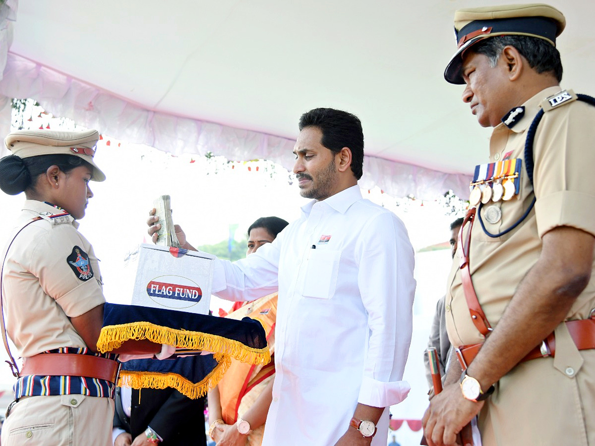 AP CM YS Jagan In Police Martyrs Commemoration Day - Sakshi11