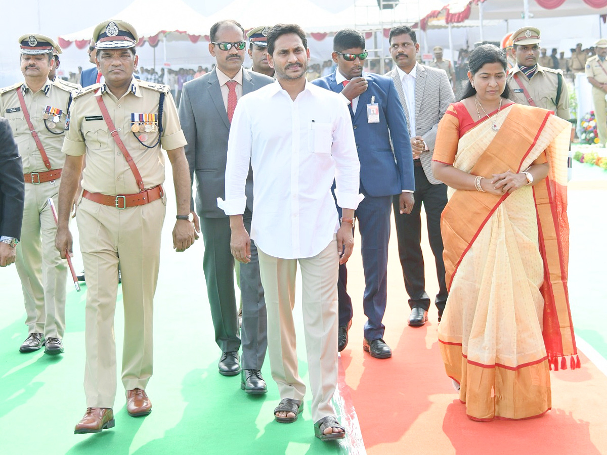 AP CM YS Jagan In Police Martyrs Commemoration Day - Sakshi12