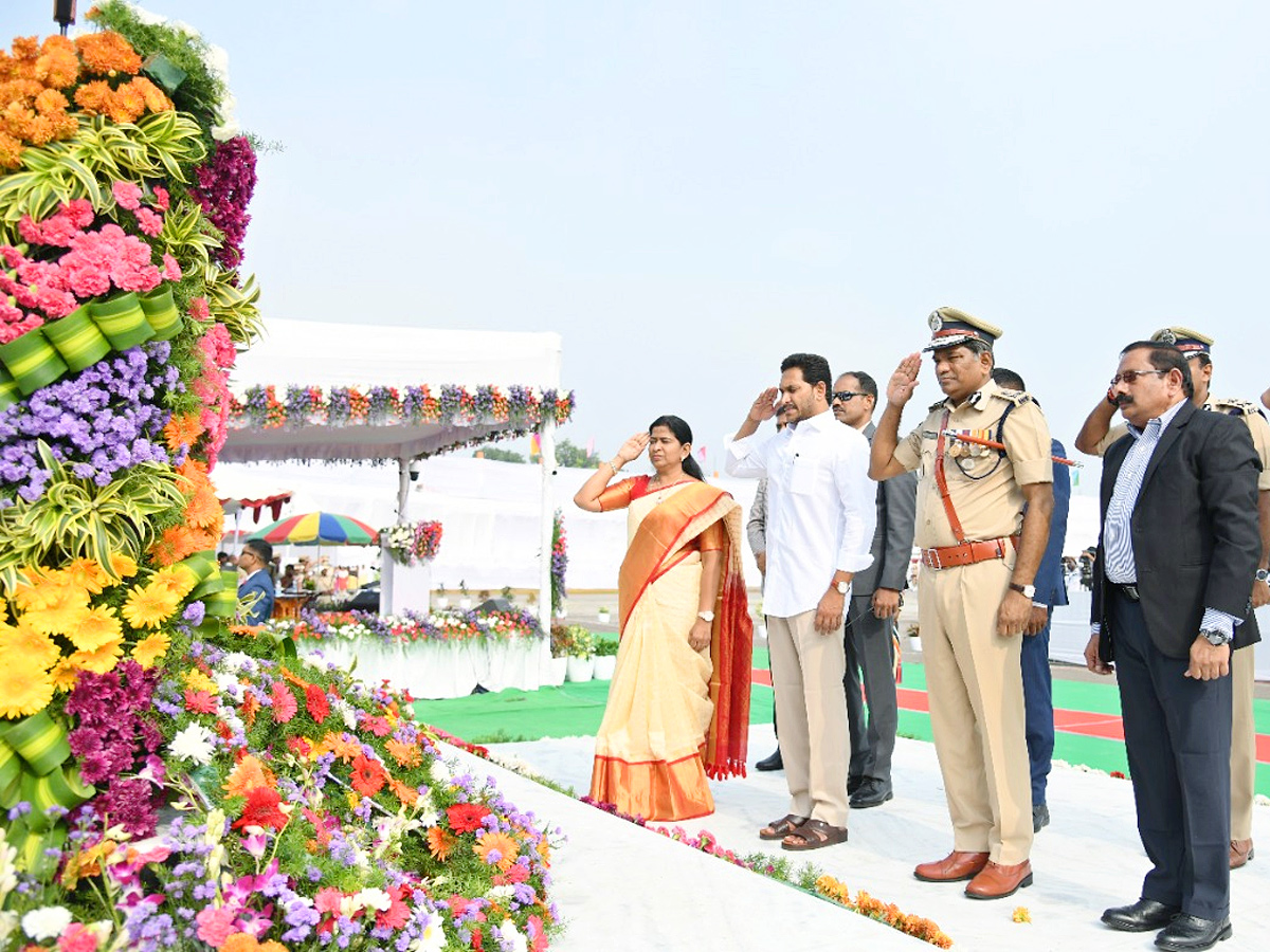 AP CM YS Jagan In Police Martyrs Commemoration Day - Sakshi13