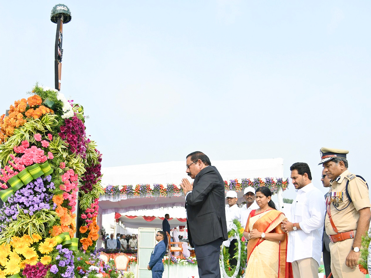 AP CM YS Jagan In Police Martyrs Commemoration Day - Sakshi14