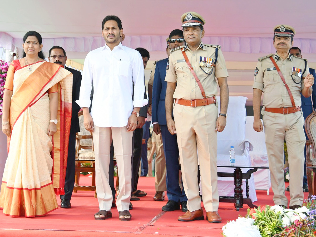 AP CM YS Jagan In Police Martyrs Commemoration Day - Sakshi18