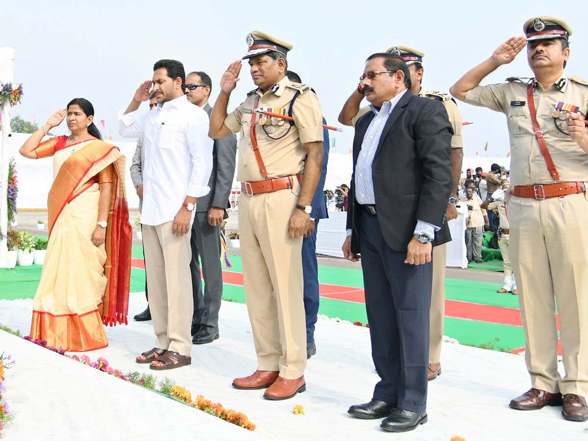 AP CM YS Jagan In Police Martyrs Commemoration Day - Sakshi2