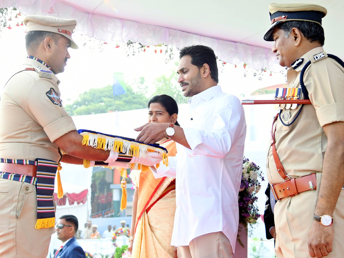 AP CM YS Jagan In Police Martyrs Commemoration Day - Sakshi23