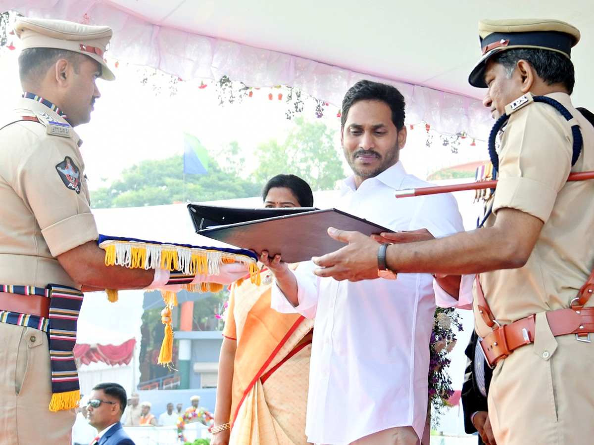 AP CM YS Jagan In Police Martyrs Commemoration Day - Sakshi31