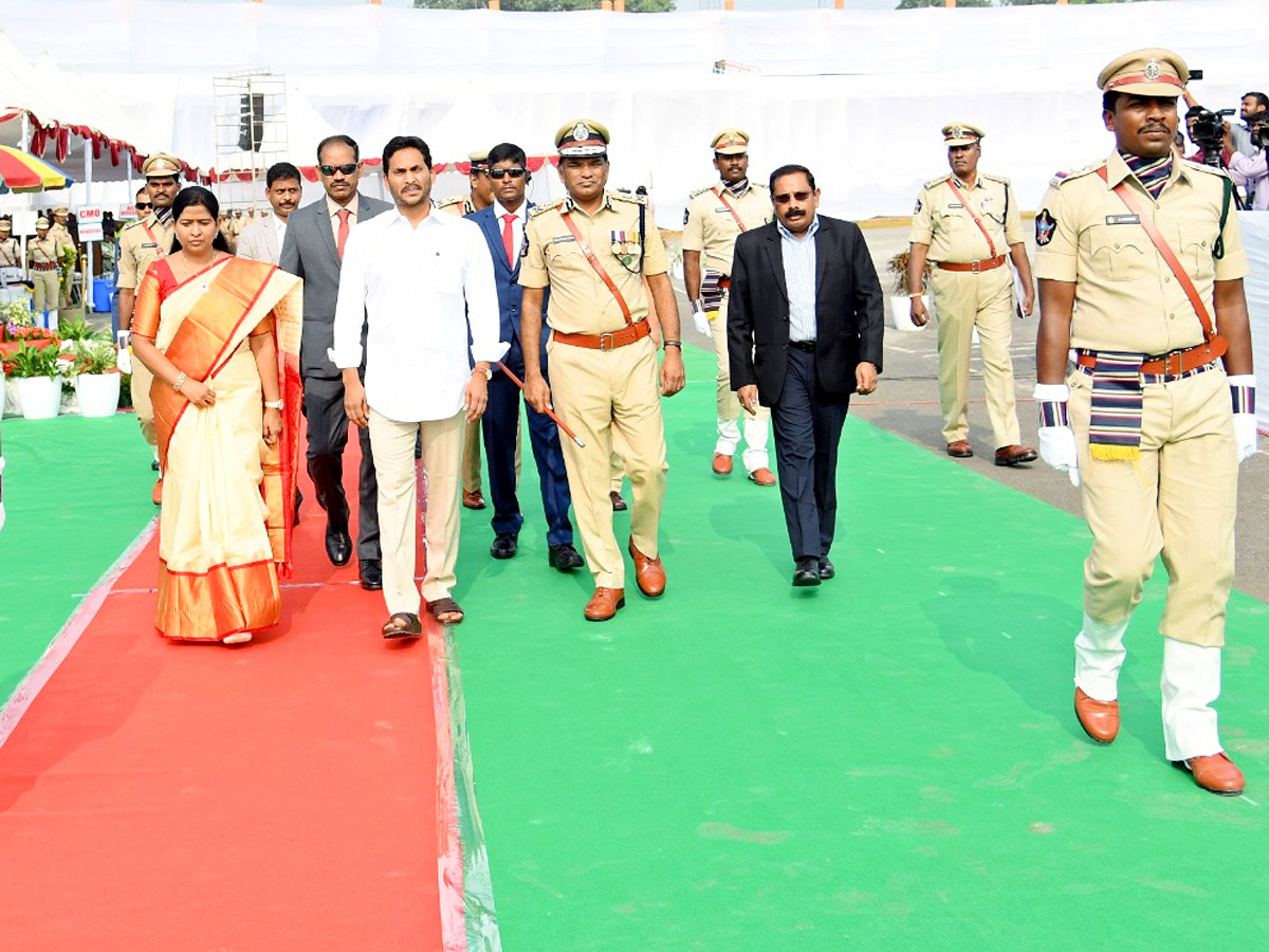 AP CM YS Jagan In Police Martyrs Commemoration Day - Sakshi35