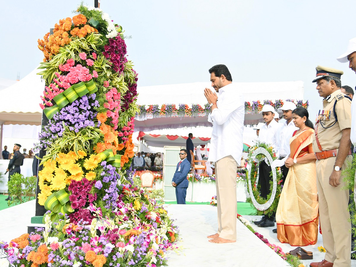 AP CM YS Jagan In Police Martyrs Commemoration Day - Sakshi4