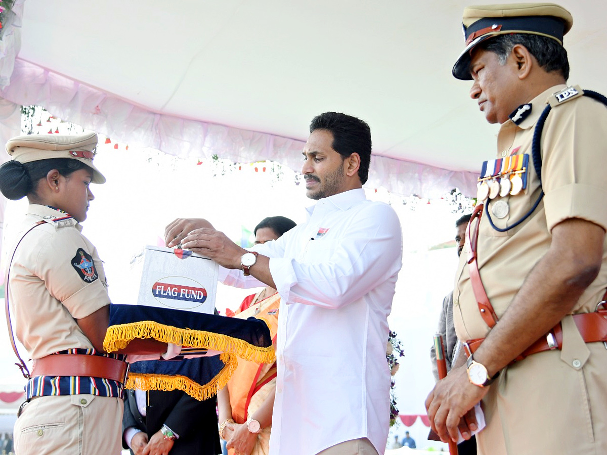 AP CM YS Jagan In Police Martyrs Commemoration Day - Sakshi9