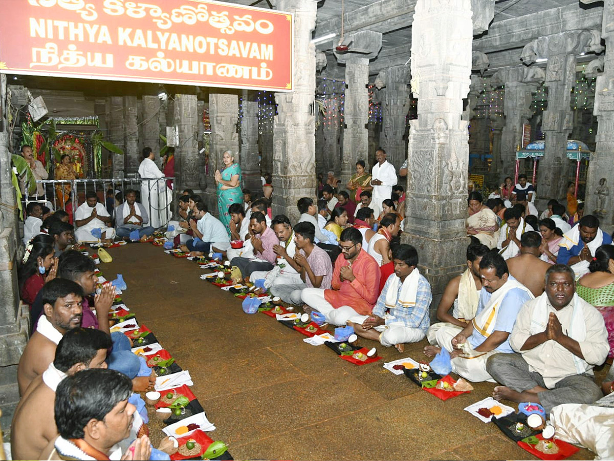 Huge Crowd at Sri Kalahasthi Temple Photo Gallery - Sakshi3