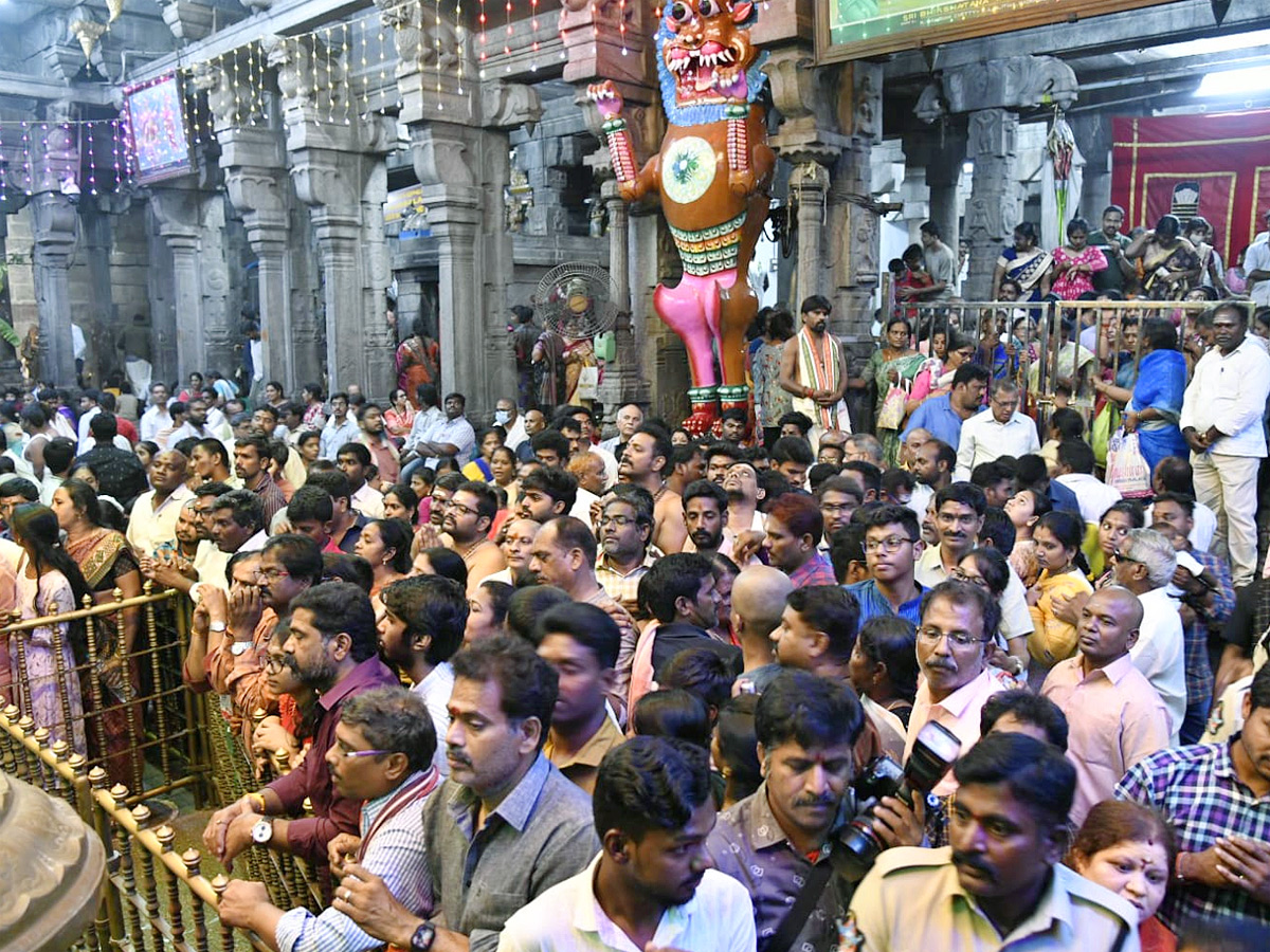 Huge Crowd at Sri Kalahasthi Temple Photo Gallery - Sakshi5