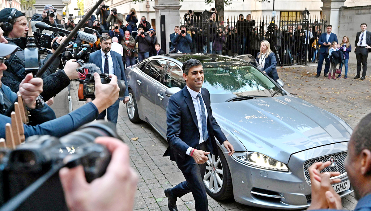 Rishi Sunak Becomes UK first Indian Origin PM - Sakshi6