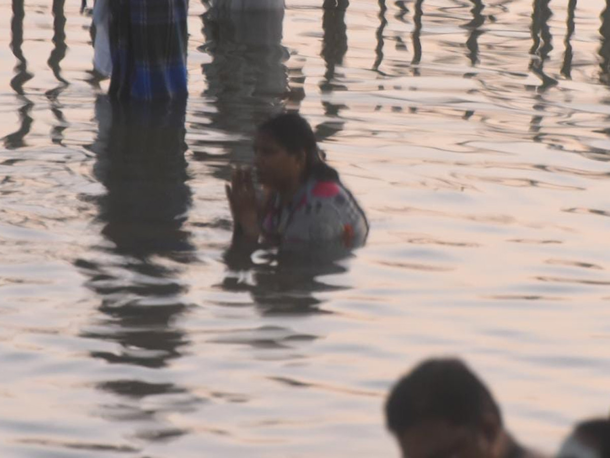 People observing solar eclipse Photo Gallery - Sakshi12