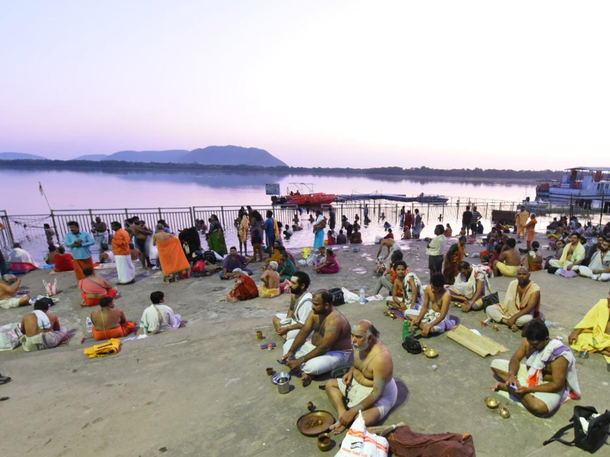 People observing solar eclipse Photo Gallery - Sakshi15