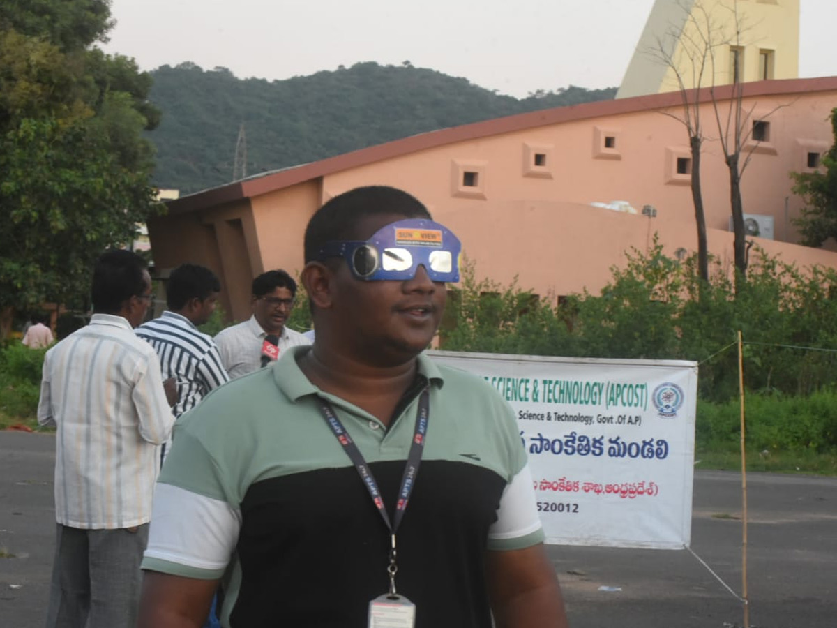 People observing solar eclipse Photo Gallery - Sakshi4