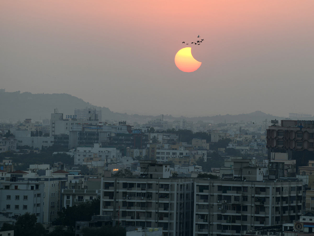 Solar Eclipse 2022 Photo Gallery - Sakshi33