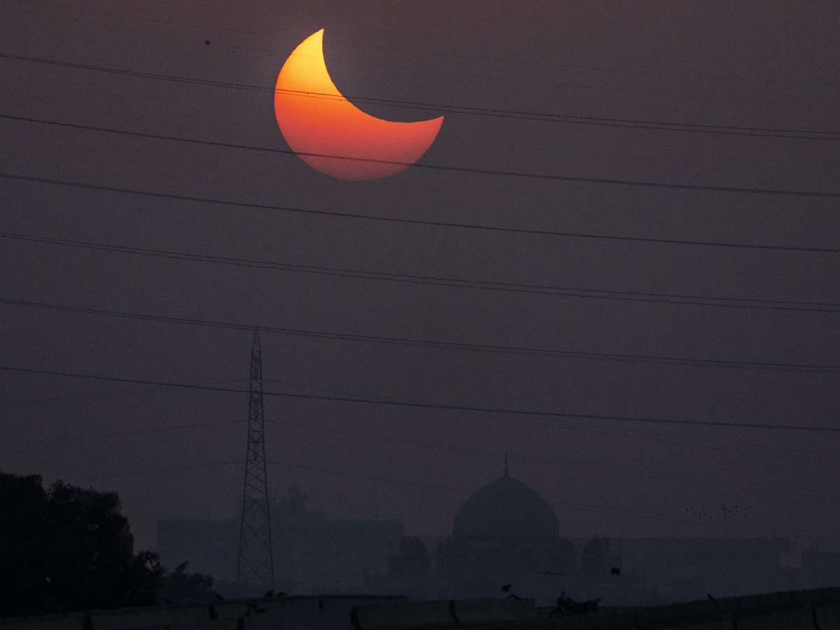 Solar Eclipse 2022 Photo Gallery - Sakshi4