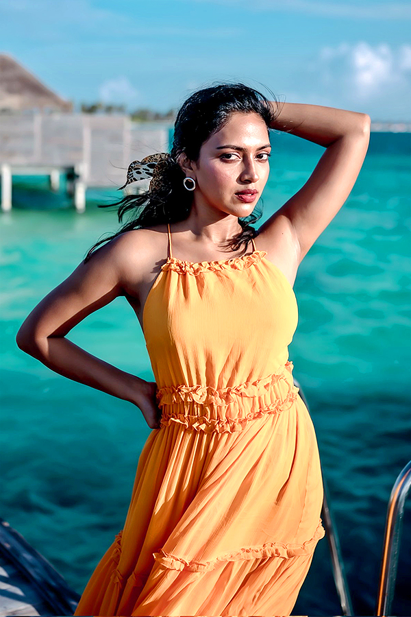 Actress Amala Paul Latest HD stills - Sakshi20