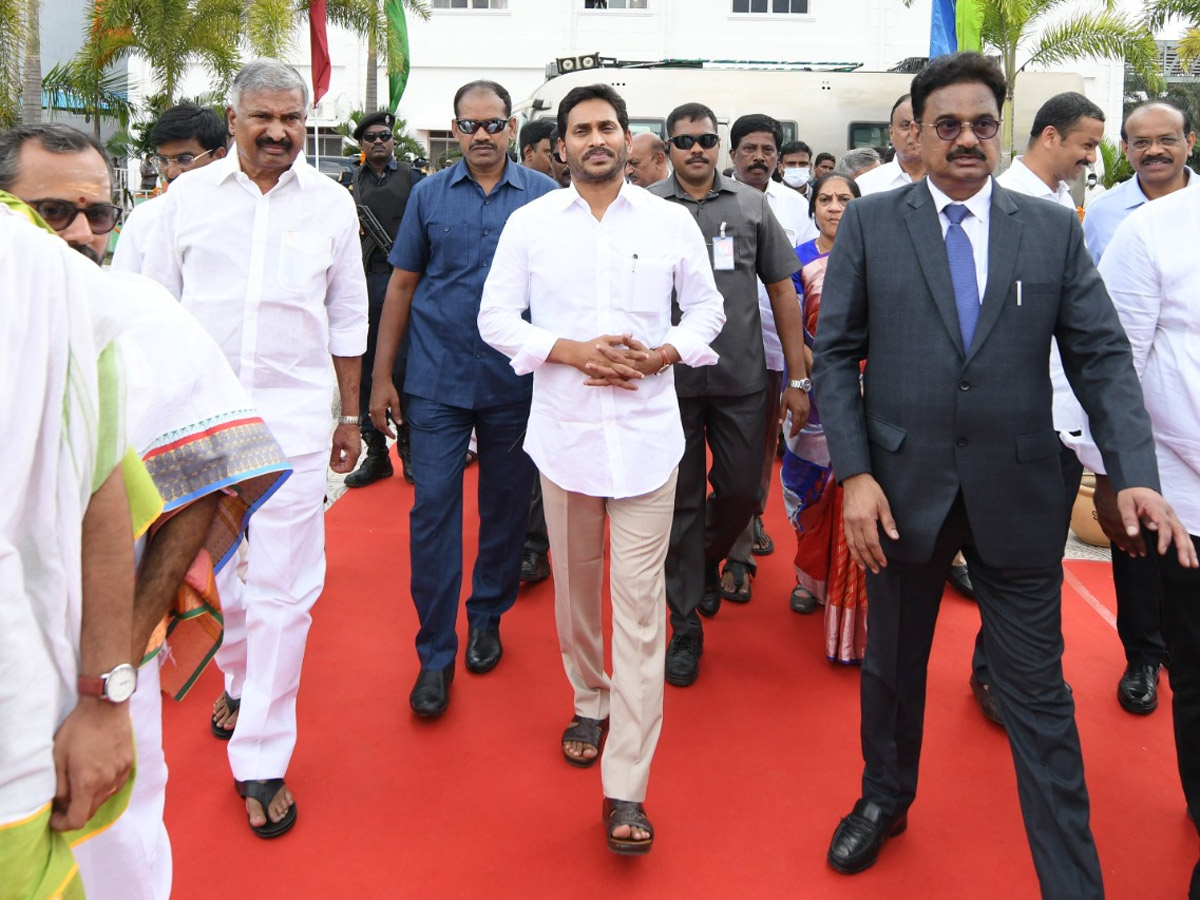 CM YS Jagan At Nelaturu Public Meeting  - Sakshi3