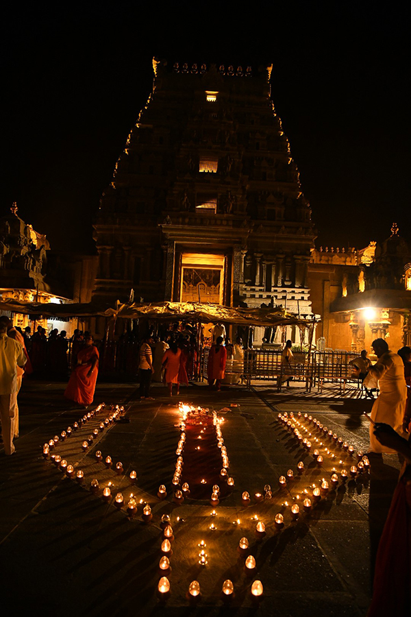 Karthika Masam : Devotees Rush To Yadadri Temple - Sakshi18