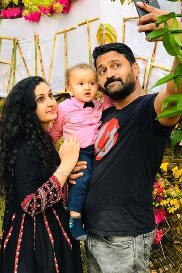 Kantara Movie Actor Rishab Shetty Family Photos - Sakshi10