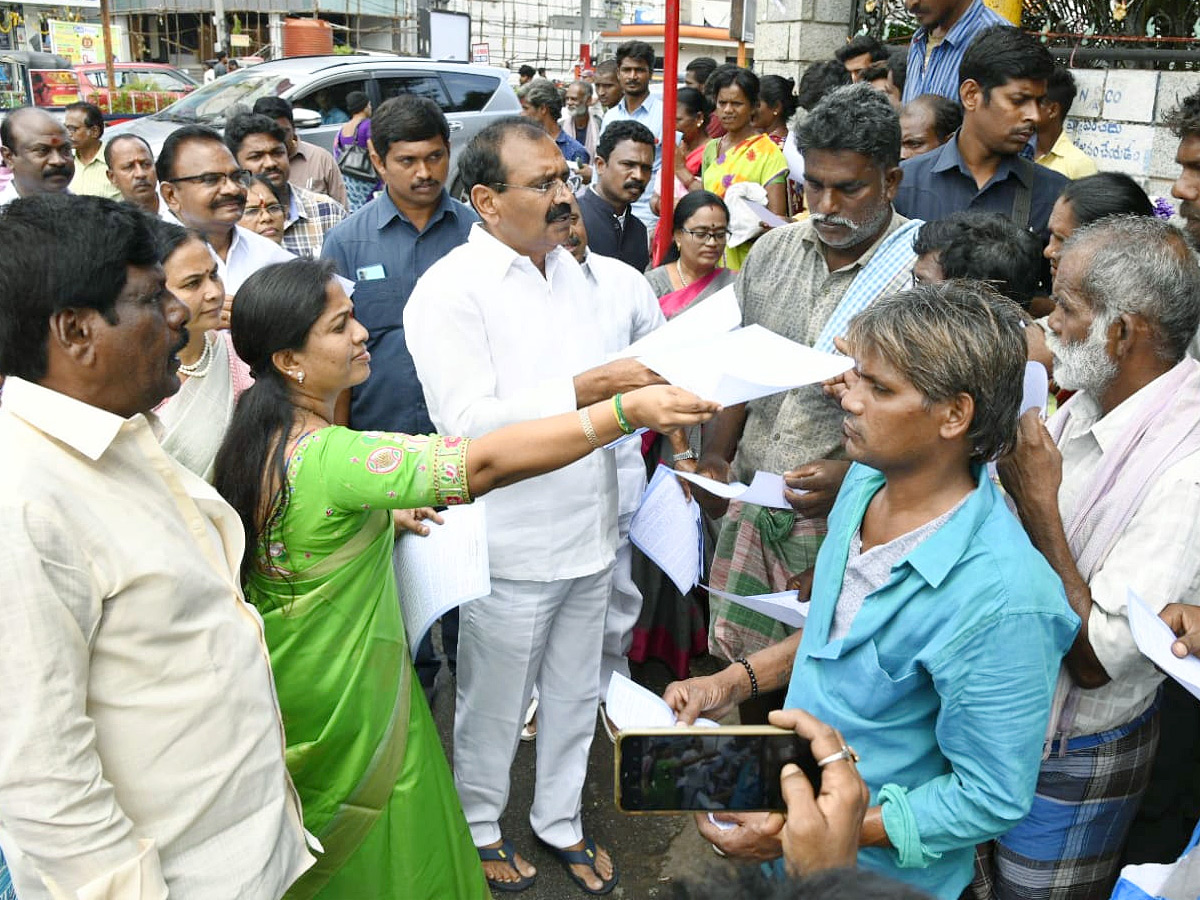 MLA Bhumana Karunakar Reddy started Rayalaseema Atma Gourav Yatra Photo Gallery - Sakshi8