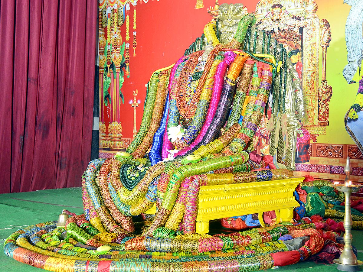 Goddess Kanaka Durga adorned with four lakh Bangles - Sakshi1