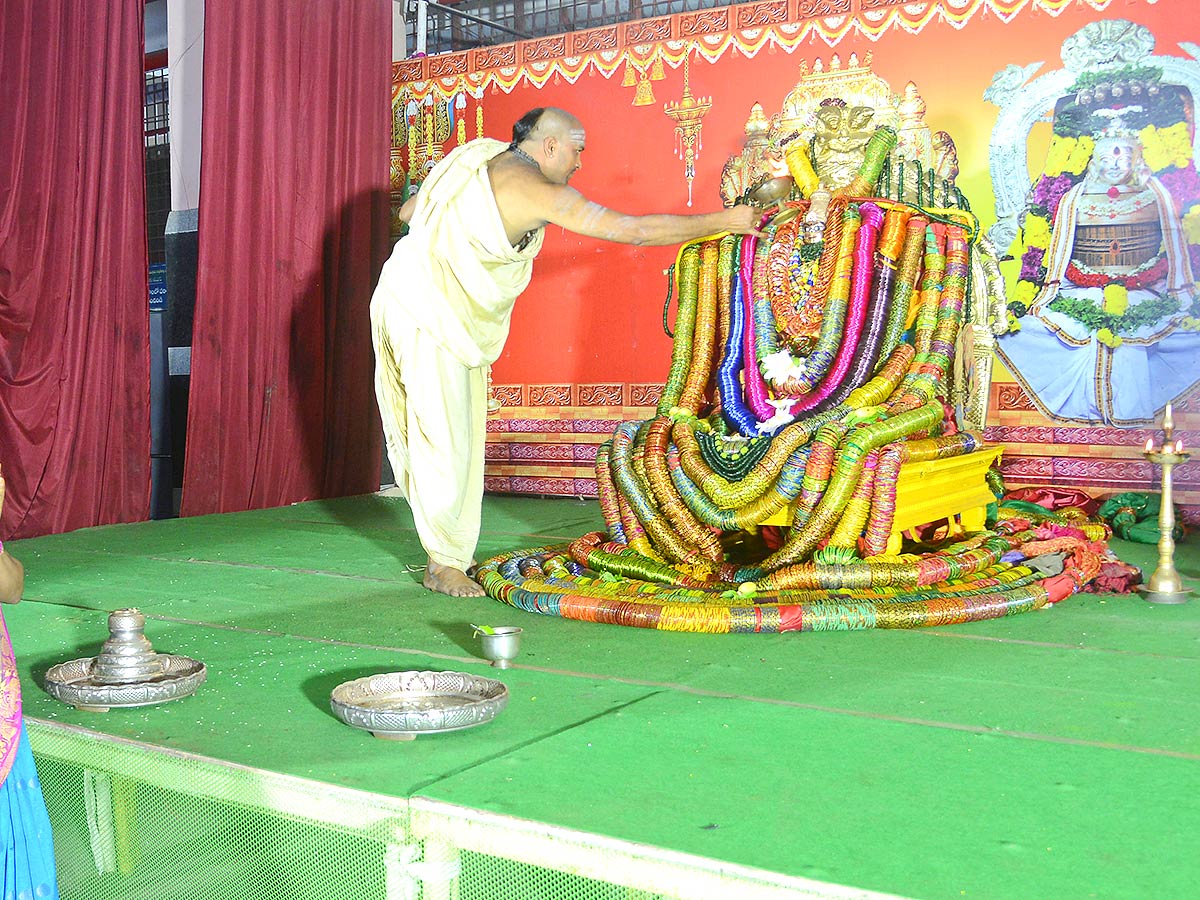 Goddess Kanaka Durga adorned with four lakh Bangles - Sakshi12