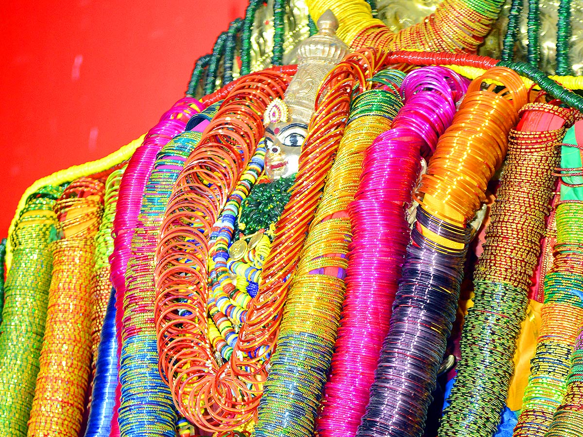 Goddess Kanaka Durga adorned with four lakh Bangles - Sakshi16