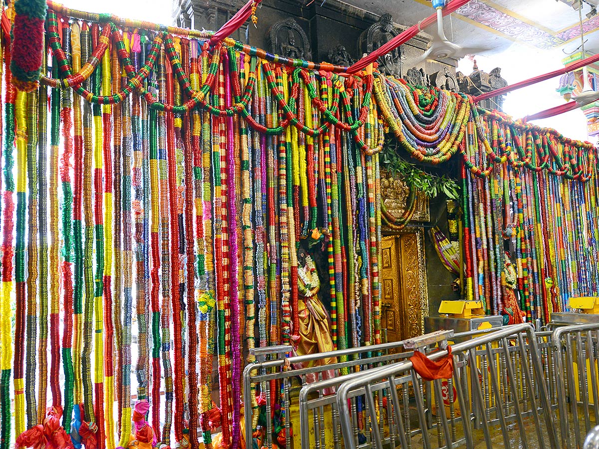 Goddess Kanaka Durga adorned with four lakh Bangles - Sakshi3