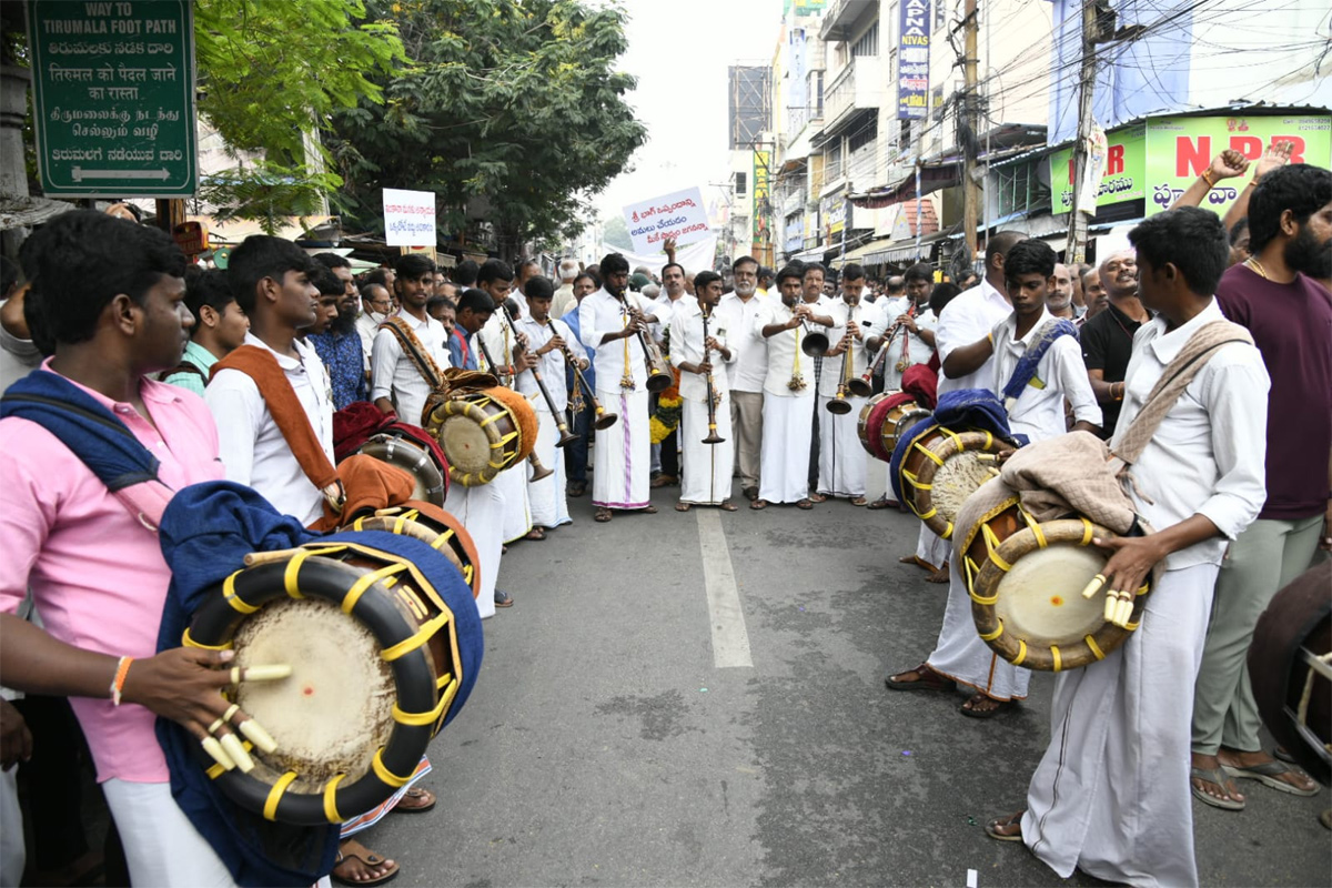 Big Rally for 3 Capitals in Tirupati  - Sakshi10