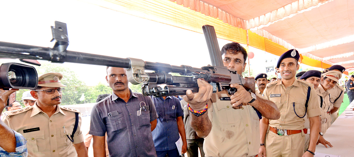 Commemoration Week of Police Martyrs at Vijayawada - Sakshi2