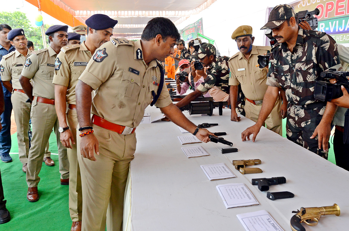 Commemoration Week of Police Martyrs at Vijayawada - Sakshi4